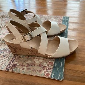 Life stride soft system.  NWT Very comfortable shoes.  Never worn.